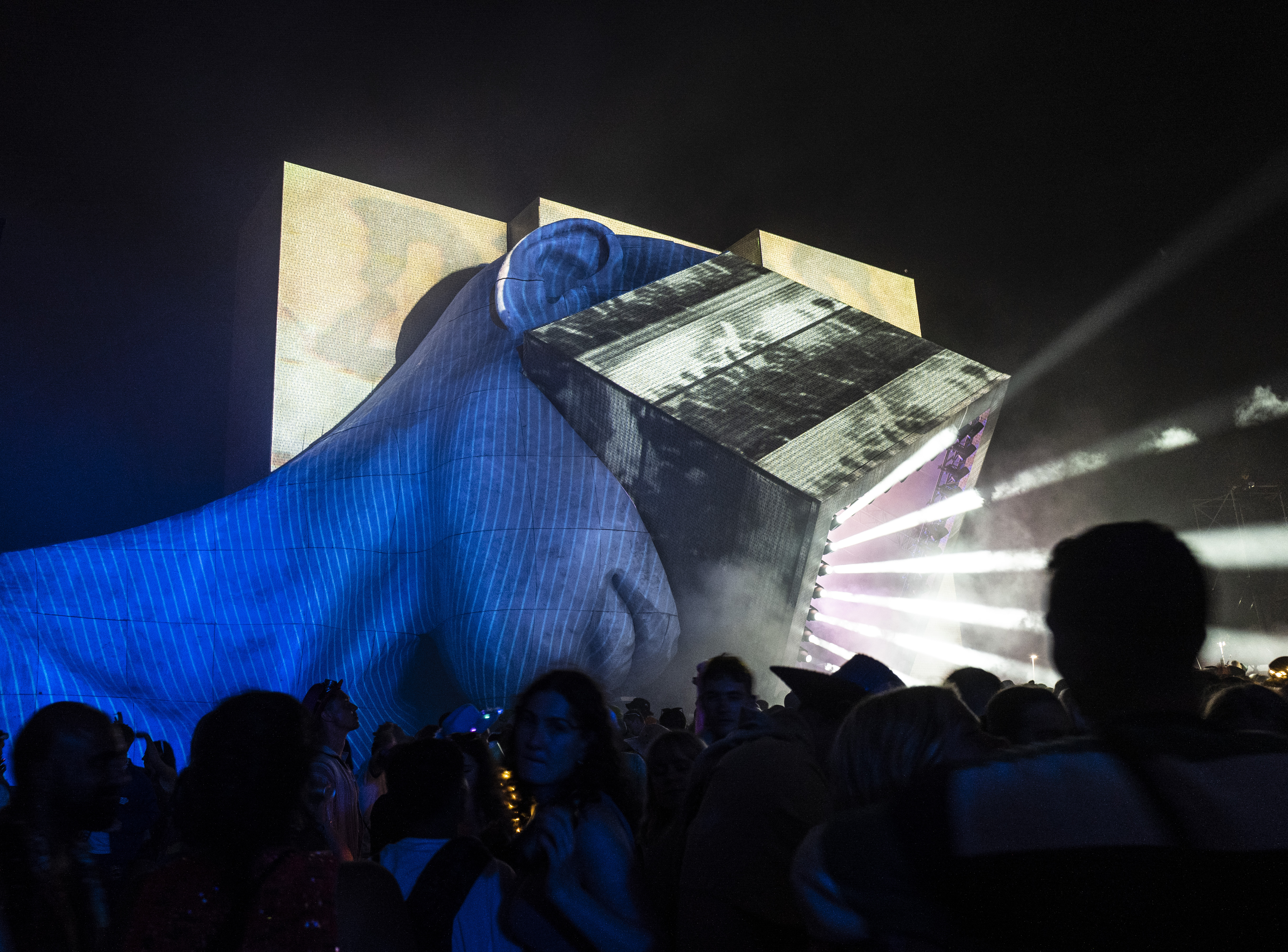 glastonbury stage disguise