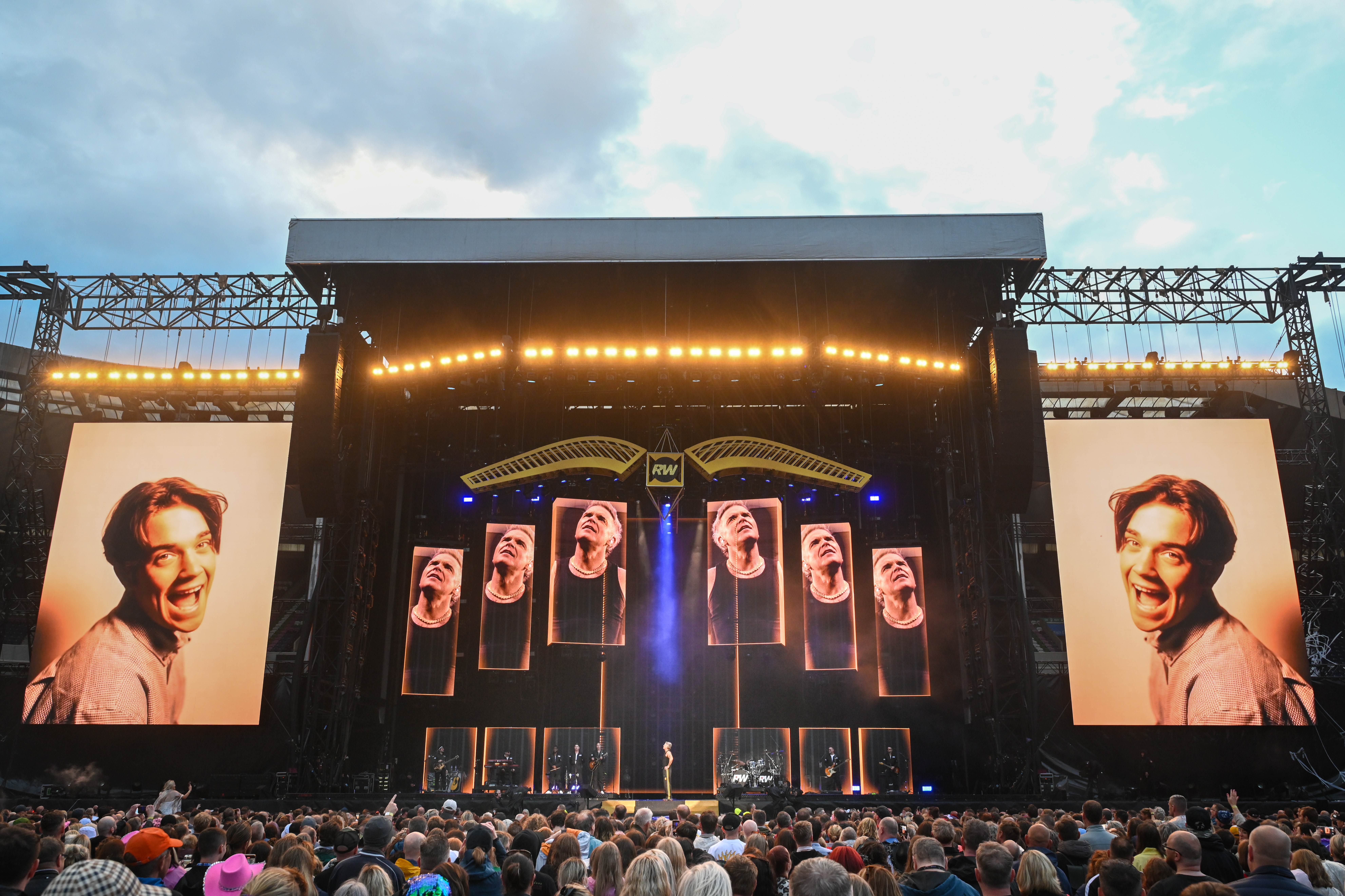 Robbie Williams Disguise Concert