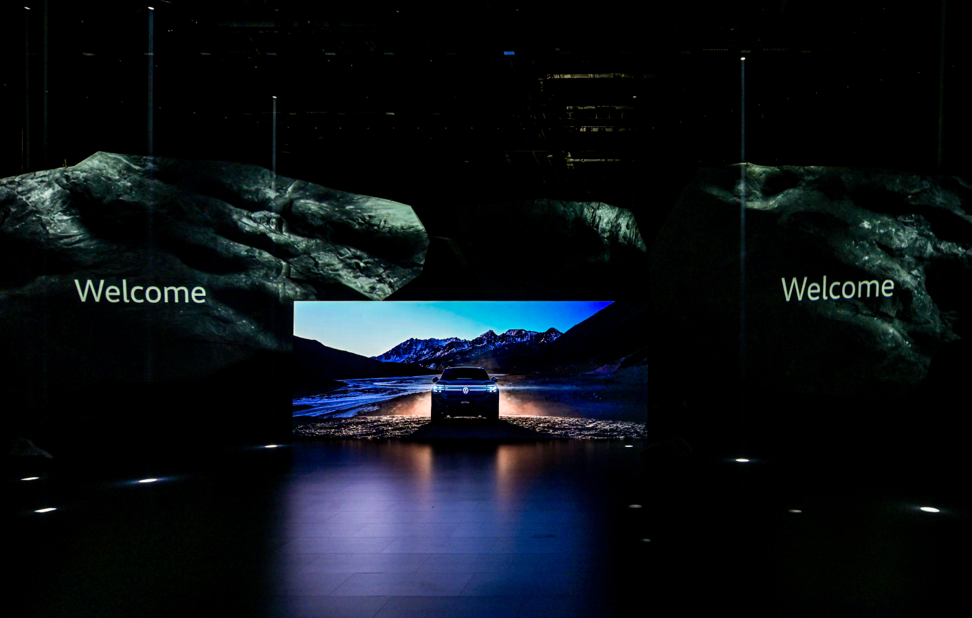 Hero_Volkswagen Teramont Pro_2