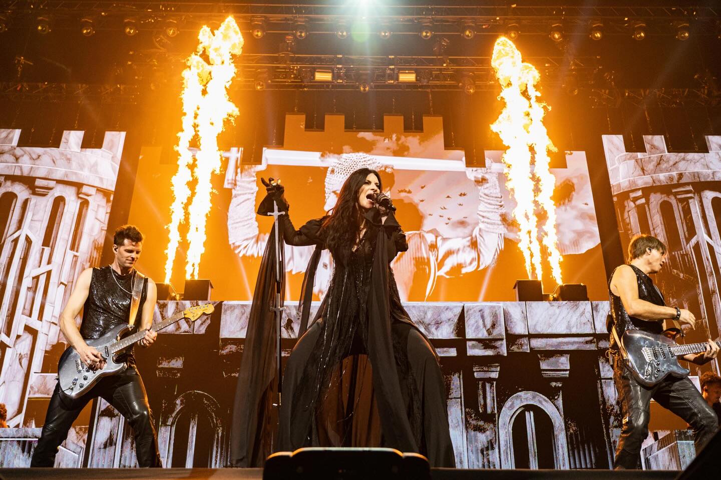 laura pausini disguise gx 3+ notch