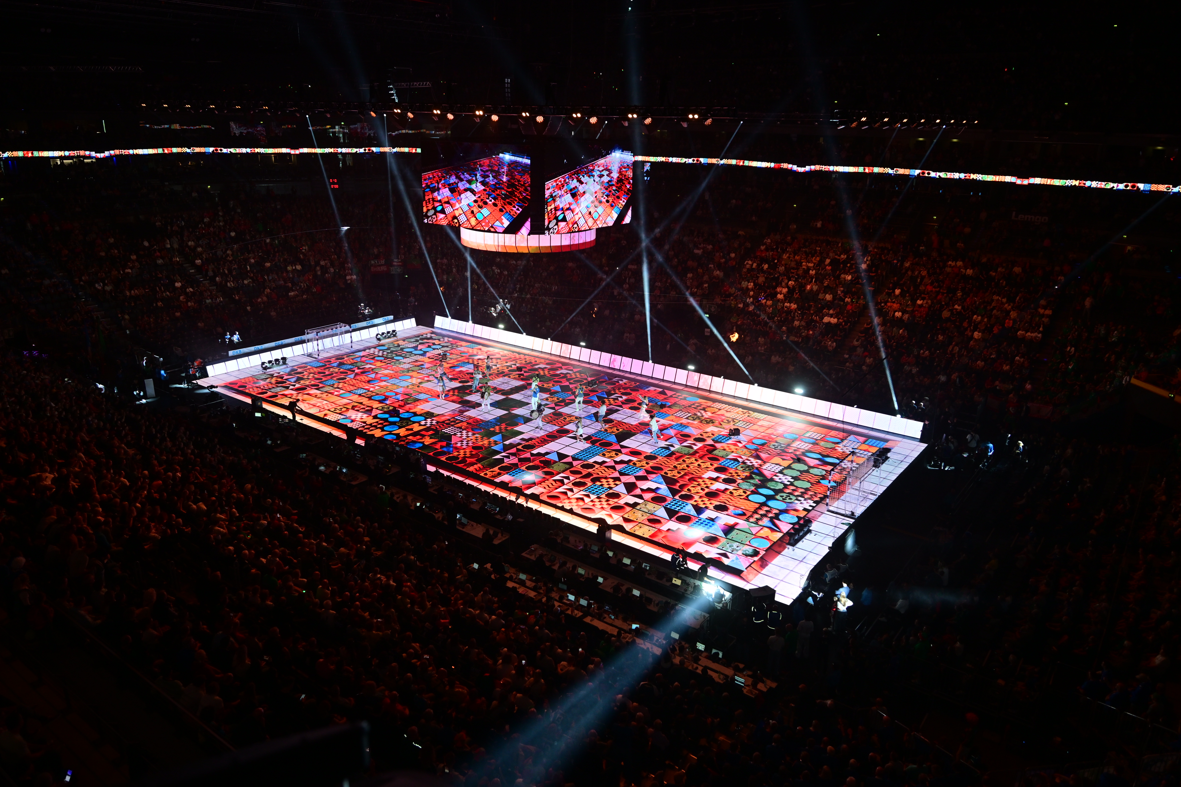 lidl final4 asb glassfloor interactive immersive sports disguise