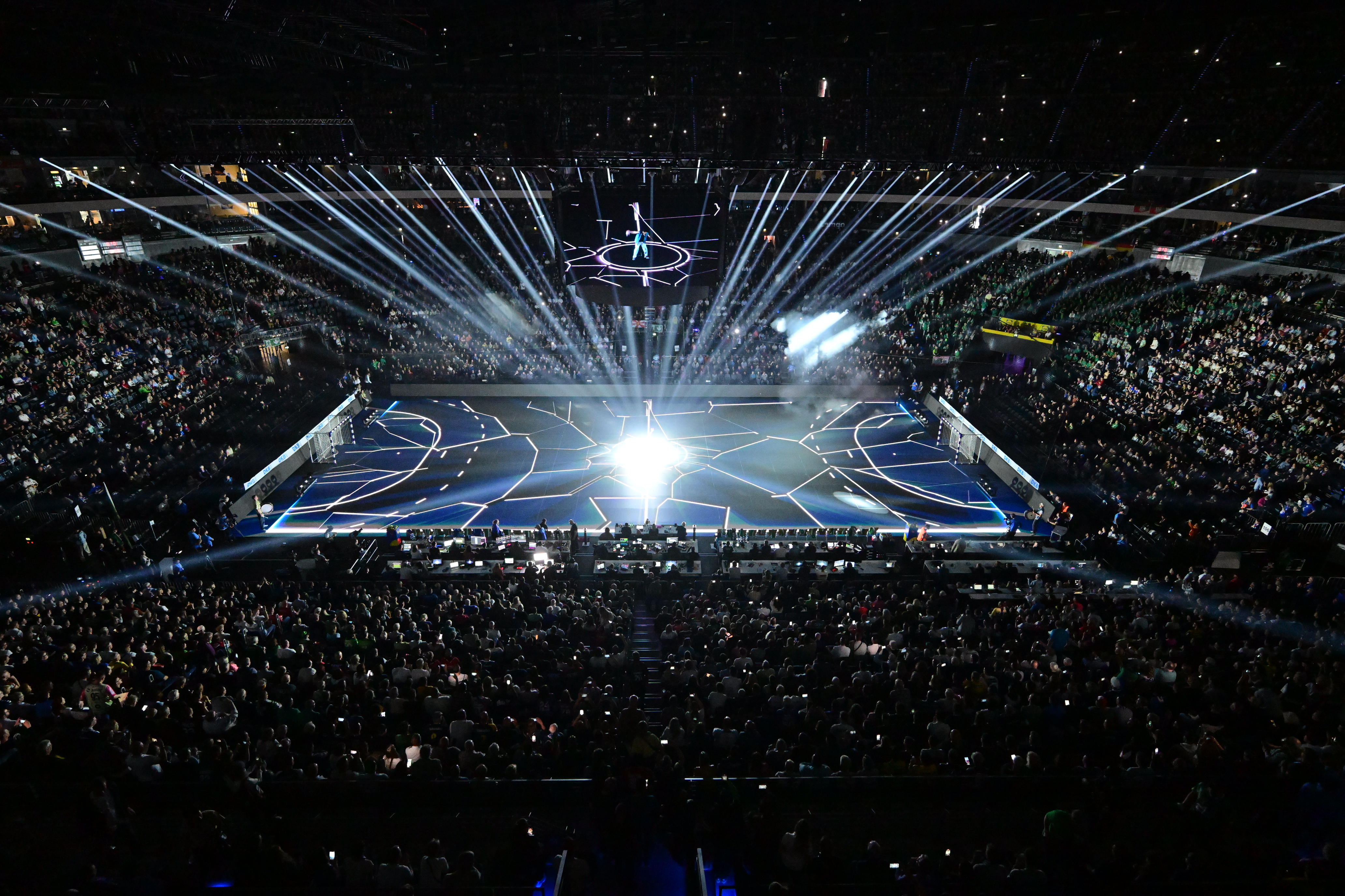 lidl final4 asb glassfloor interactive immersive sports disguise