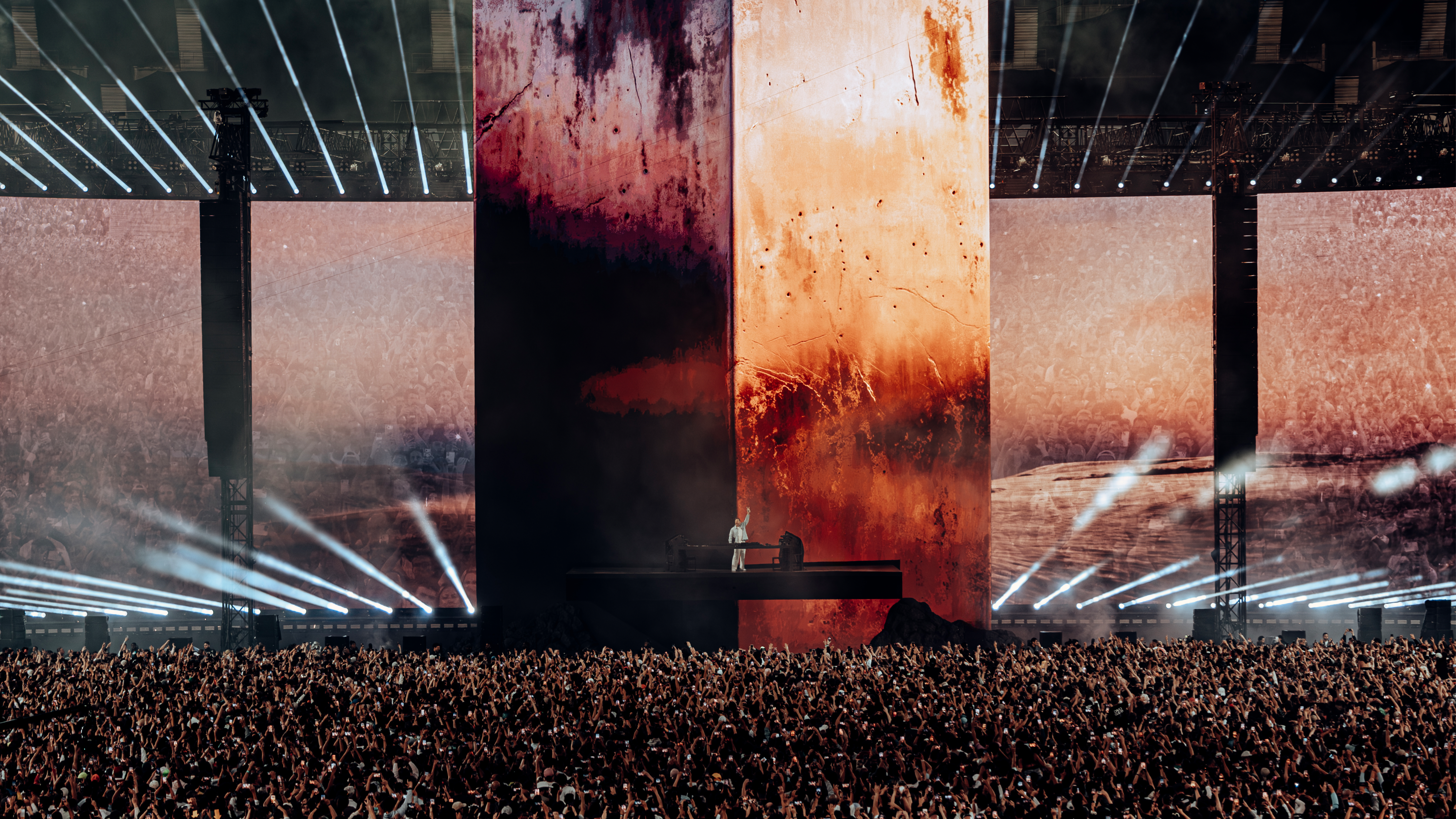 david guetta stade de france monolith show disguise