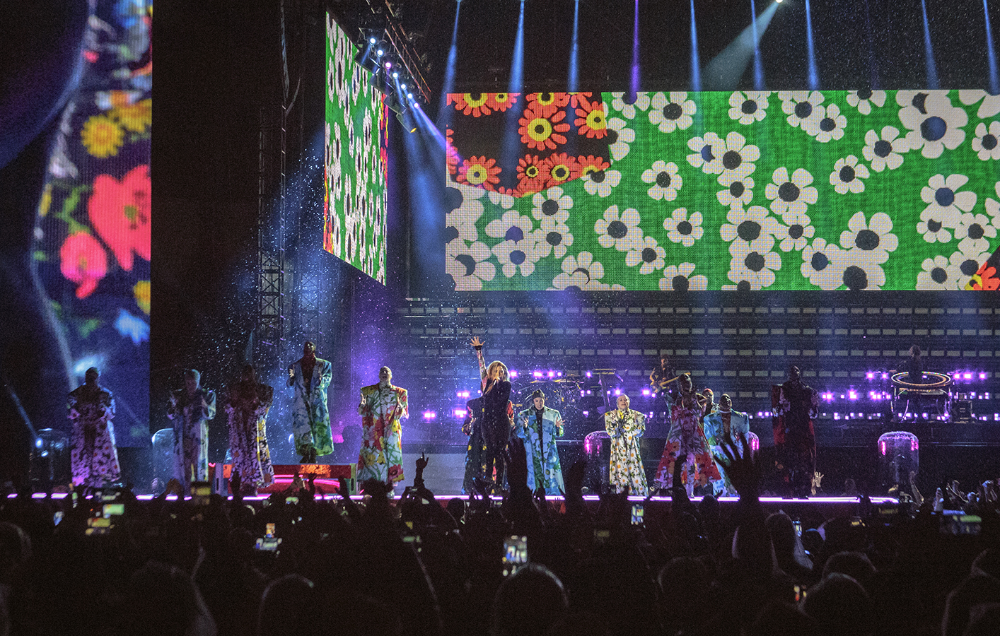 Lady gaga with various performers singing to crowd with dancers