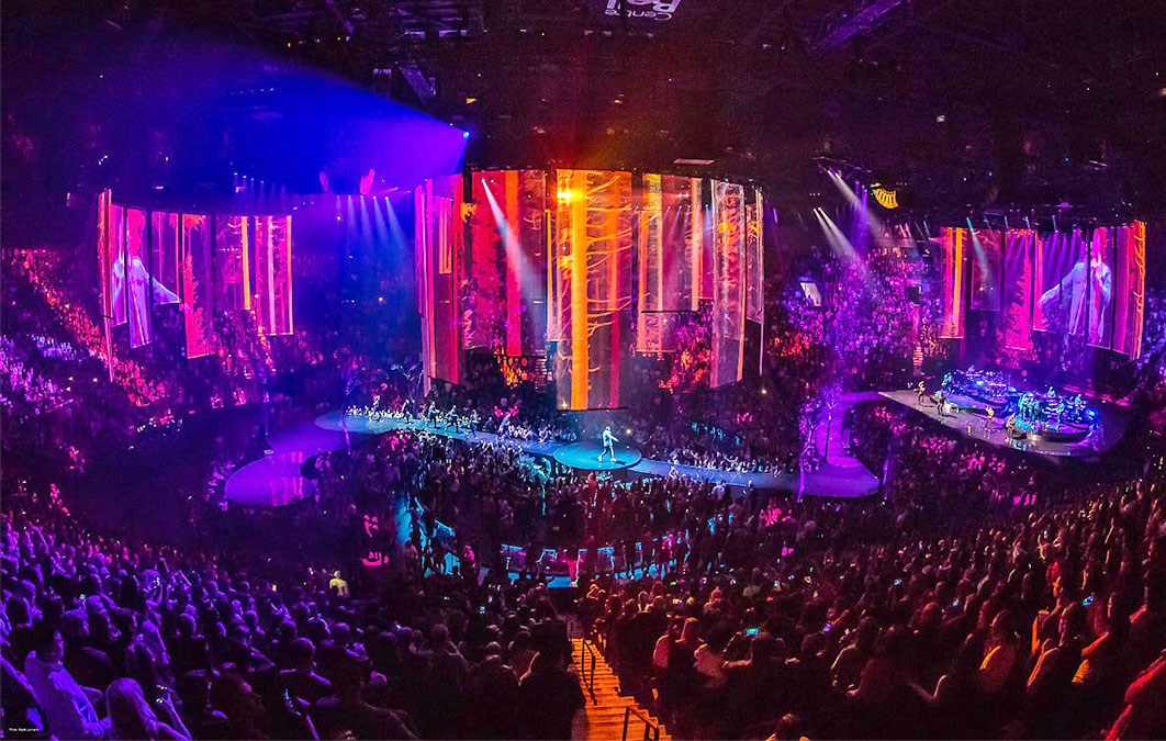Multiple screens and displays hang from ceiling for Justin Timberlake performance