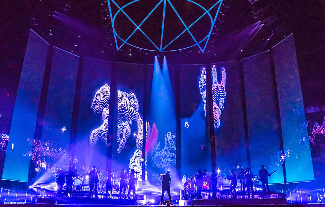 Effects on multiple LED screens for Justin Timberlakes performance
