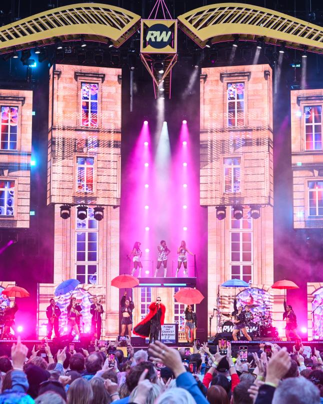 Robbie Williams Disguise Concert 