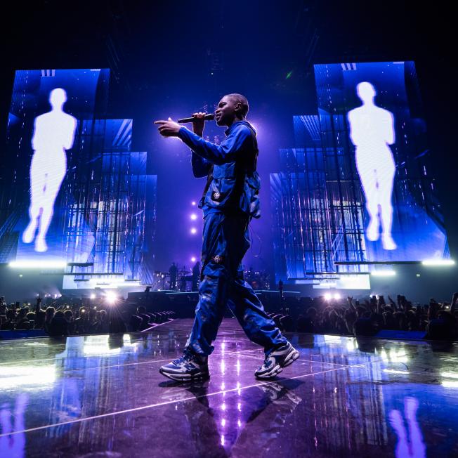 Dave arena tour Disguise live touring