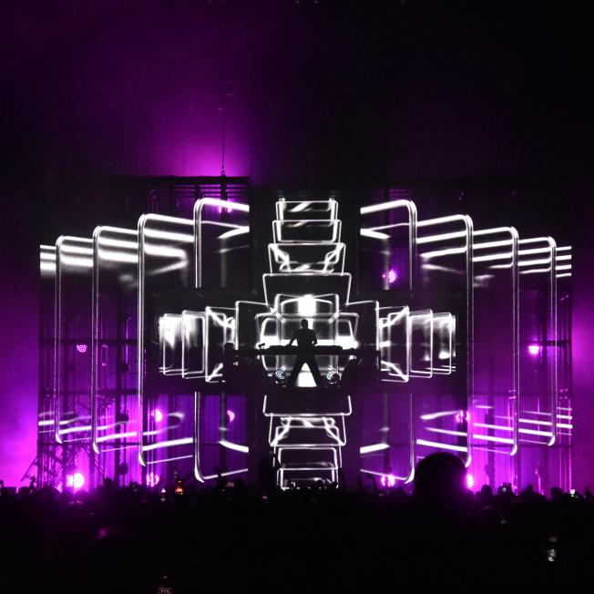 Martin Garrix on X2 and X3 - Disguise Designer X Series 