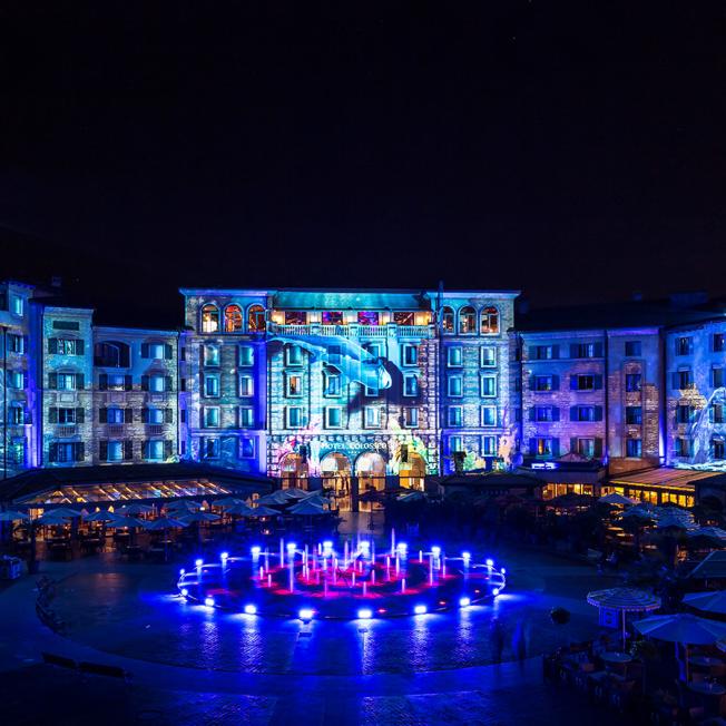 Projection mapping and visual experience display for Journey to Rulantica