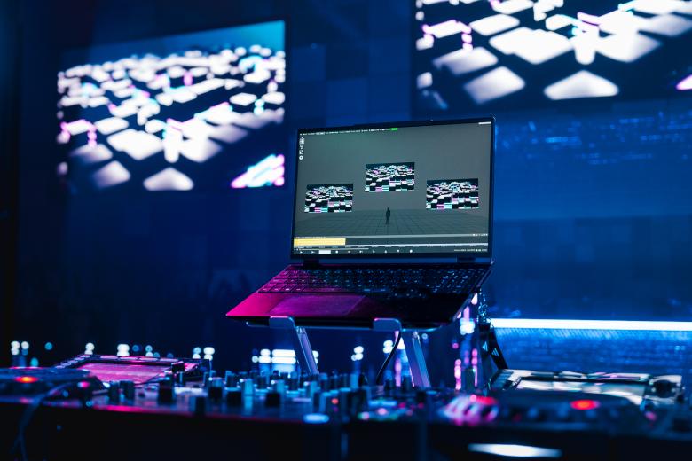 X1 DJ club experience Disguise