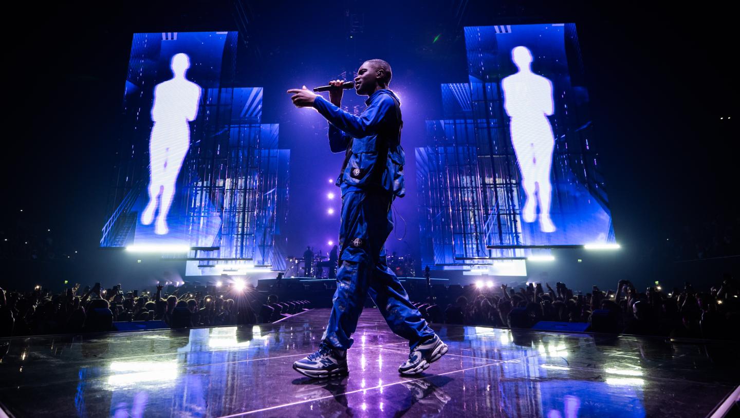 Dave arena tour Disguise live touring