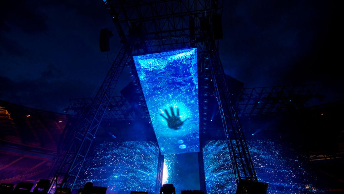 Hand print displayed on blue screen