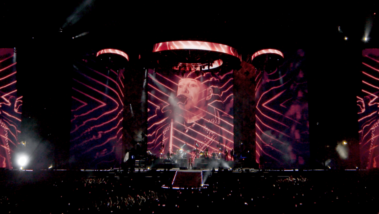 Vasco Rossi playing live on stage with real-time media playback