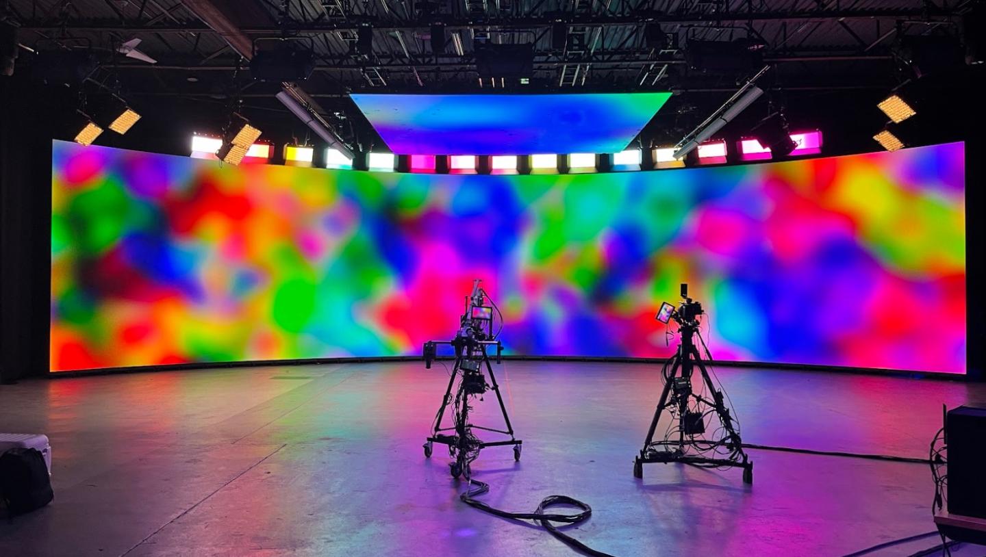 VP Stage with multicolour display on screens